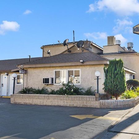 Holly Park Motel Near Lax Lennox Екстер'єр фото