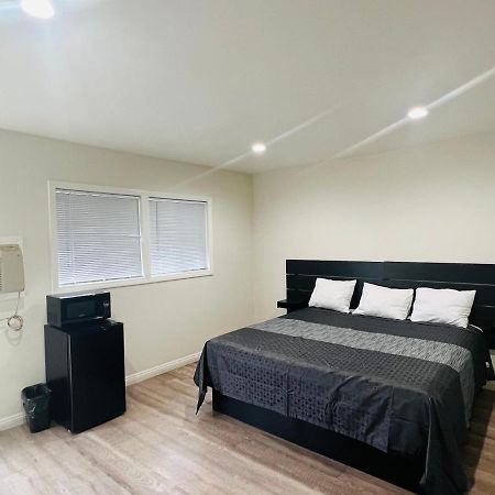 Holly Park Motel Near Lax Lennox Екстер'єр фото